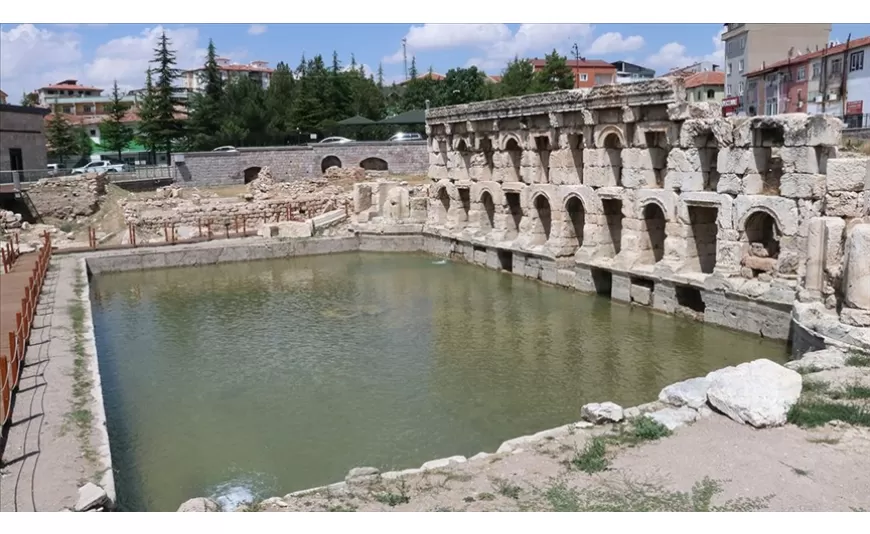 Yozgat'ta tarihi Roma Hamamı, çevre düzenlemesinin ardından ziyarete açıldı