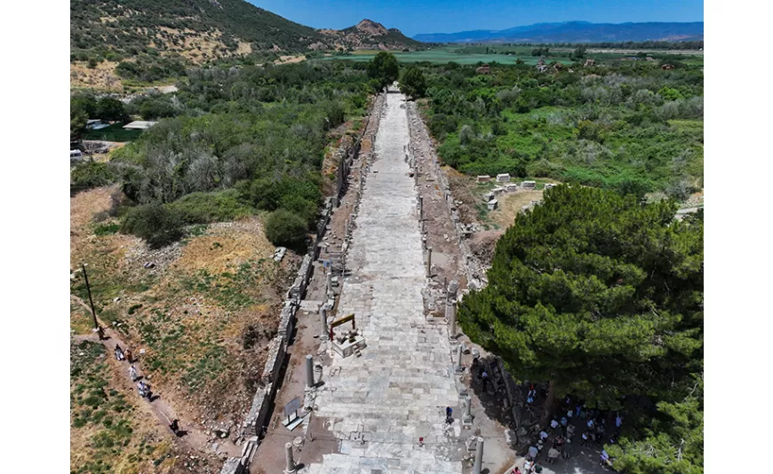 Efes Antik Kenti'nde Koressos Kapısı Ortaya Çıkarılıyor