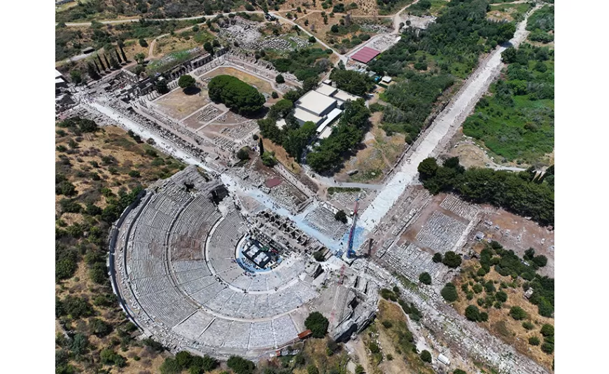 Efes Antik Kenti'nde Koressos Kapısı Ortaya Çıkarılıyor