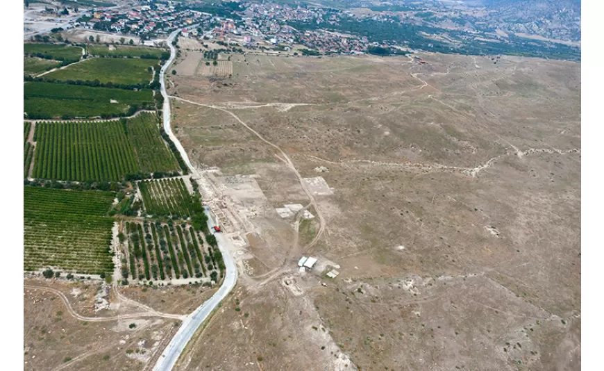 Toprak Erozyonuyla Korunan Tripolis Antik Kenti Gün Yüzüne Çıkıyor