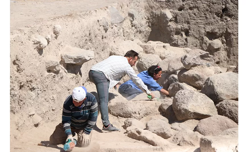 Kınık Höyük'te Orta Bronz Çağı'na ait sur kalıntıları ve yerleşim yeri bulundu