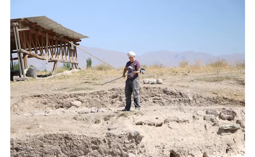 Kınık Höyük'te Orta Bronz Çağı'na ait sur kalıntıları ve yerleşim yeri bulundu