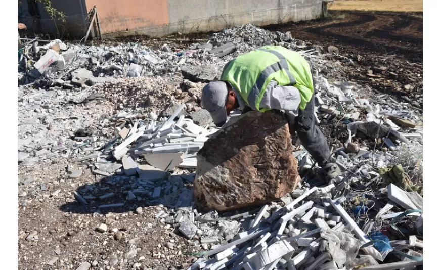 Adıyaman'da yapılan alt yapı çalışmaları sırasında Roma dönemine ait bir sınır taşı keşfedildi