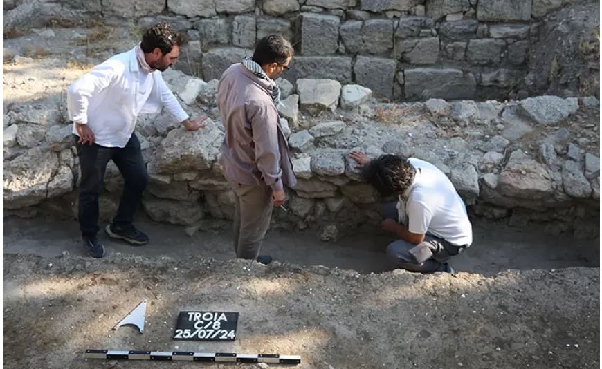 Troya Savaşı'nın yıkım izlerini ortaya çıkarmak amacıyla Troya Antik Kenti'nde yürütülen kazılar devam ediyor