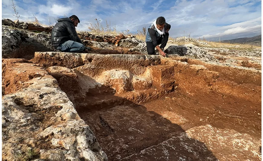 Perre'de 1800 yıllık boğa başı kabartması bulundu