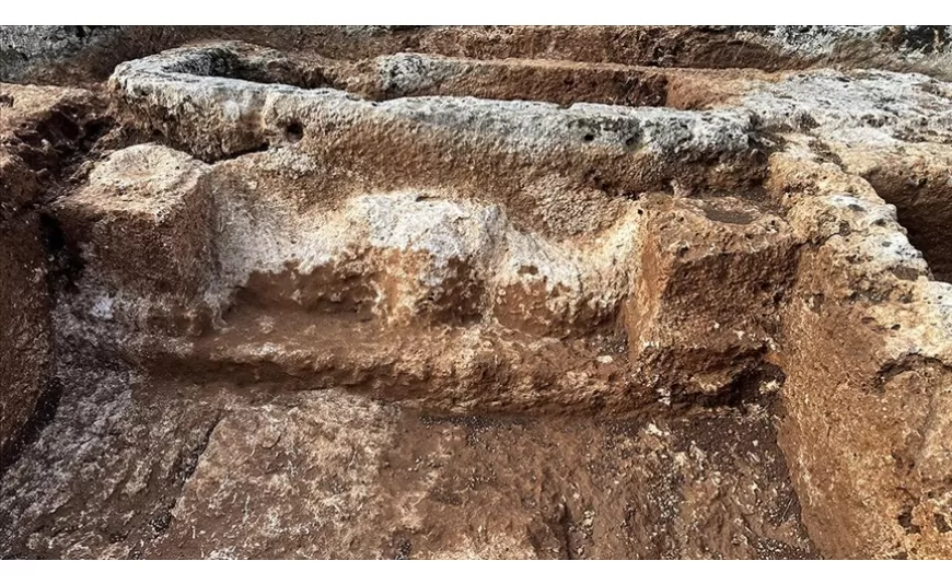 Perre'de 1800 yıllık boğa başı kabartması bulundu