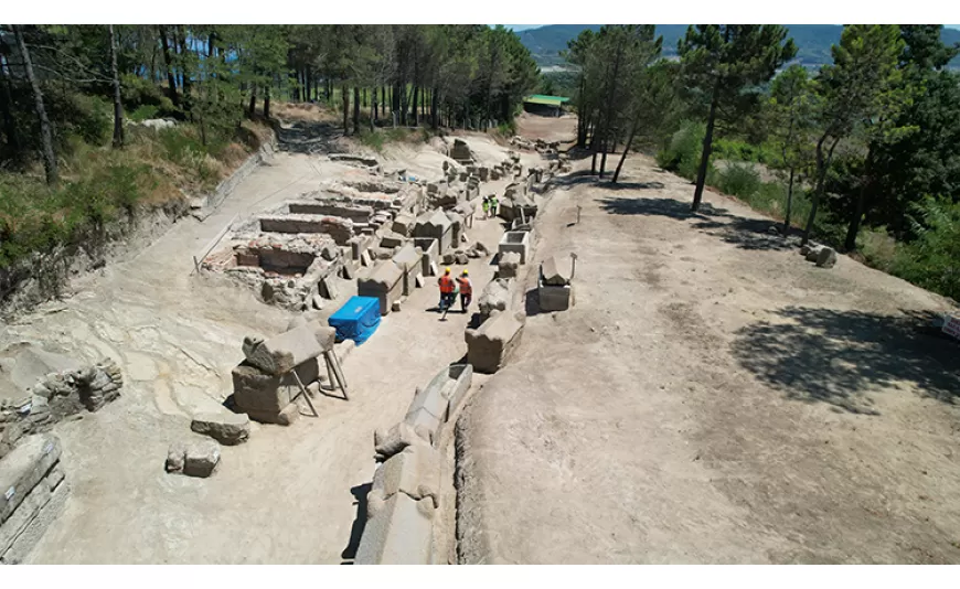  Tios Antik Kenti'nde Roma Dönemine Ait Nekropol Alanı Ortaya Çıkarılıyor